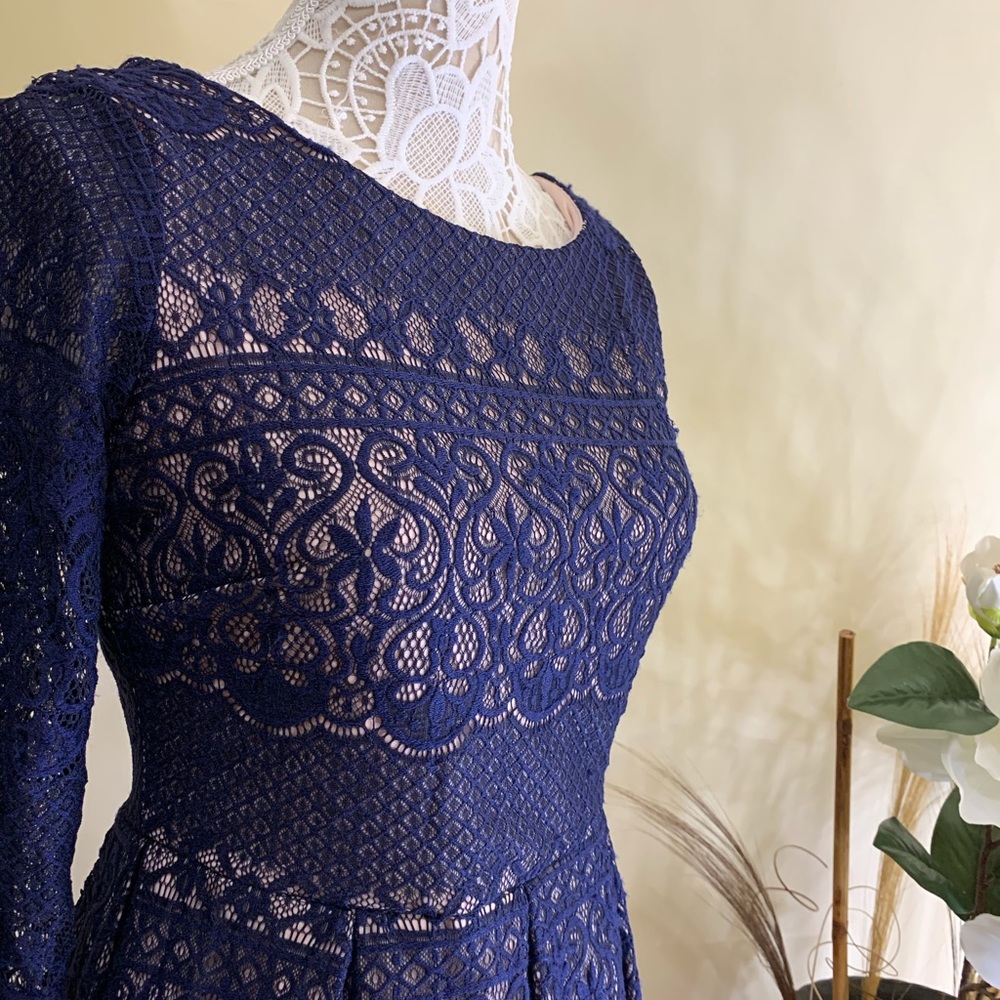 B. Darlin Juniors Lace Overlay Sleeve Party dress - Picture 4 of 8